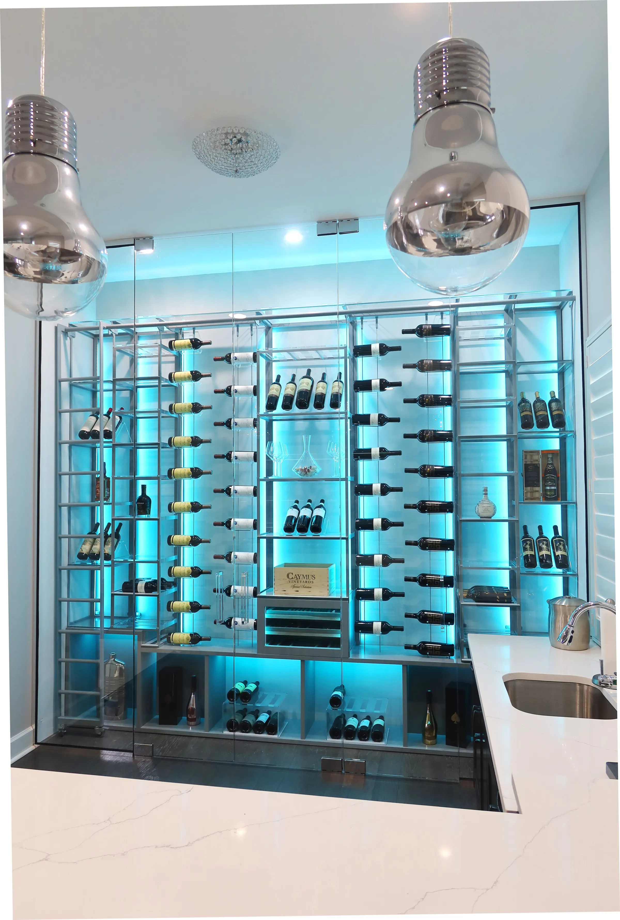Cover photograph — Cavas de Vino Modernas con Vidrio: Transparencia y Sofisticación