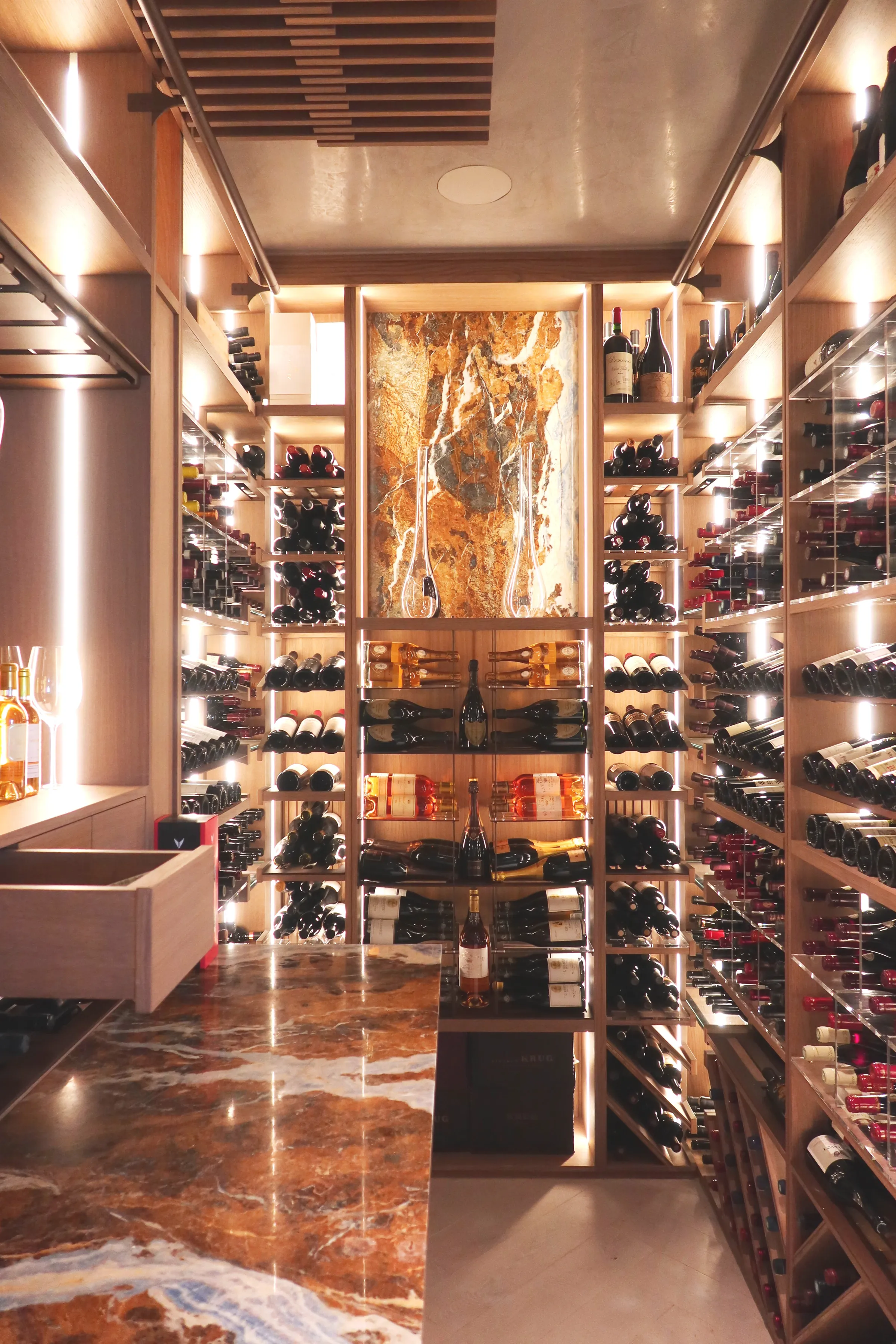 Luxury Wine Room Santo Domingo — Park Tower — photograph 1 of 5