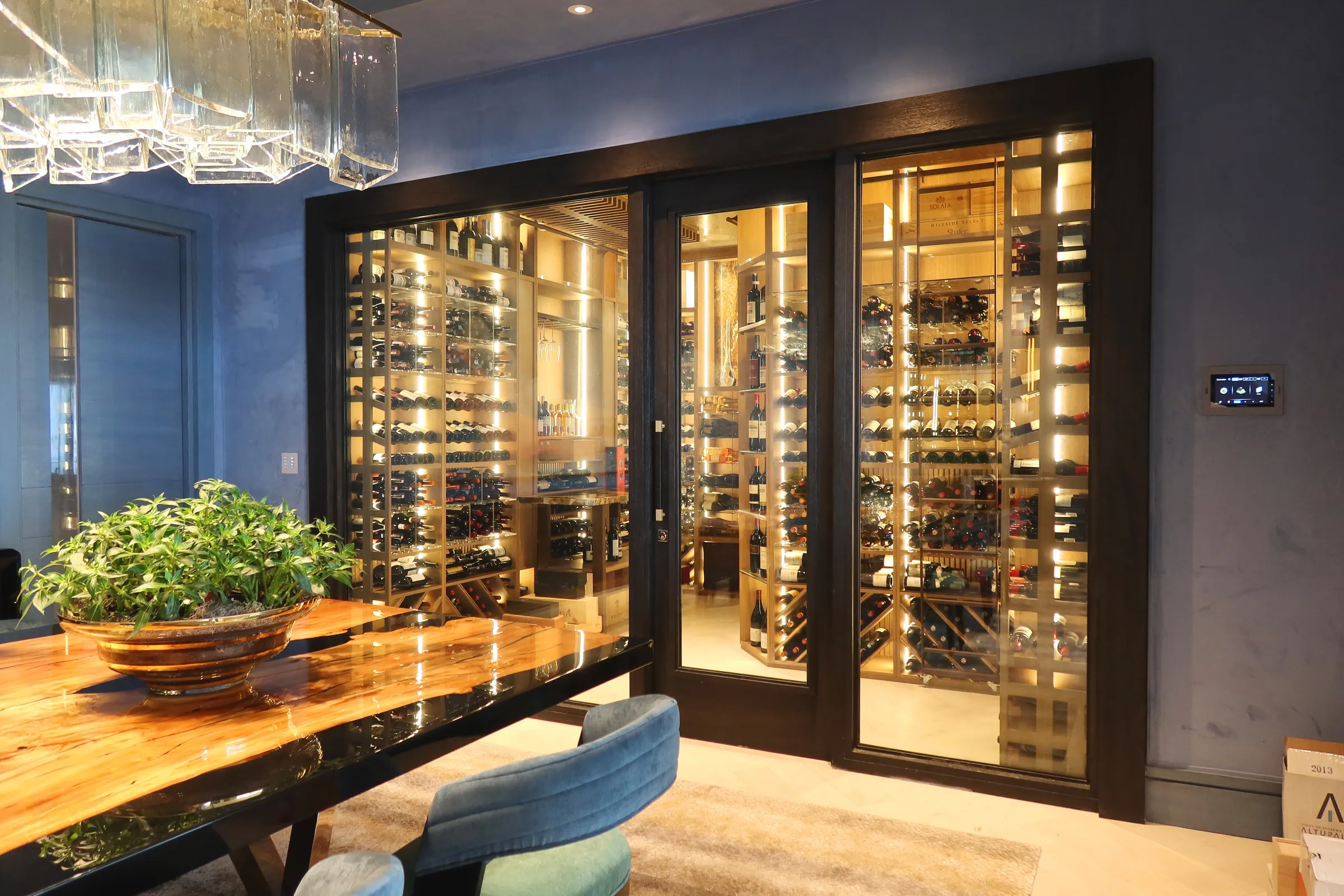 Luxury Wine Room Santo Domingo — Park Tower — photograph 3 of 5