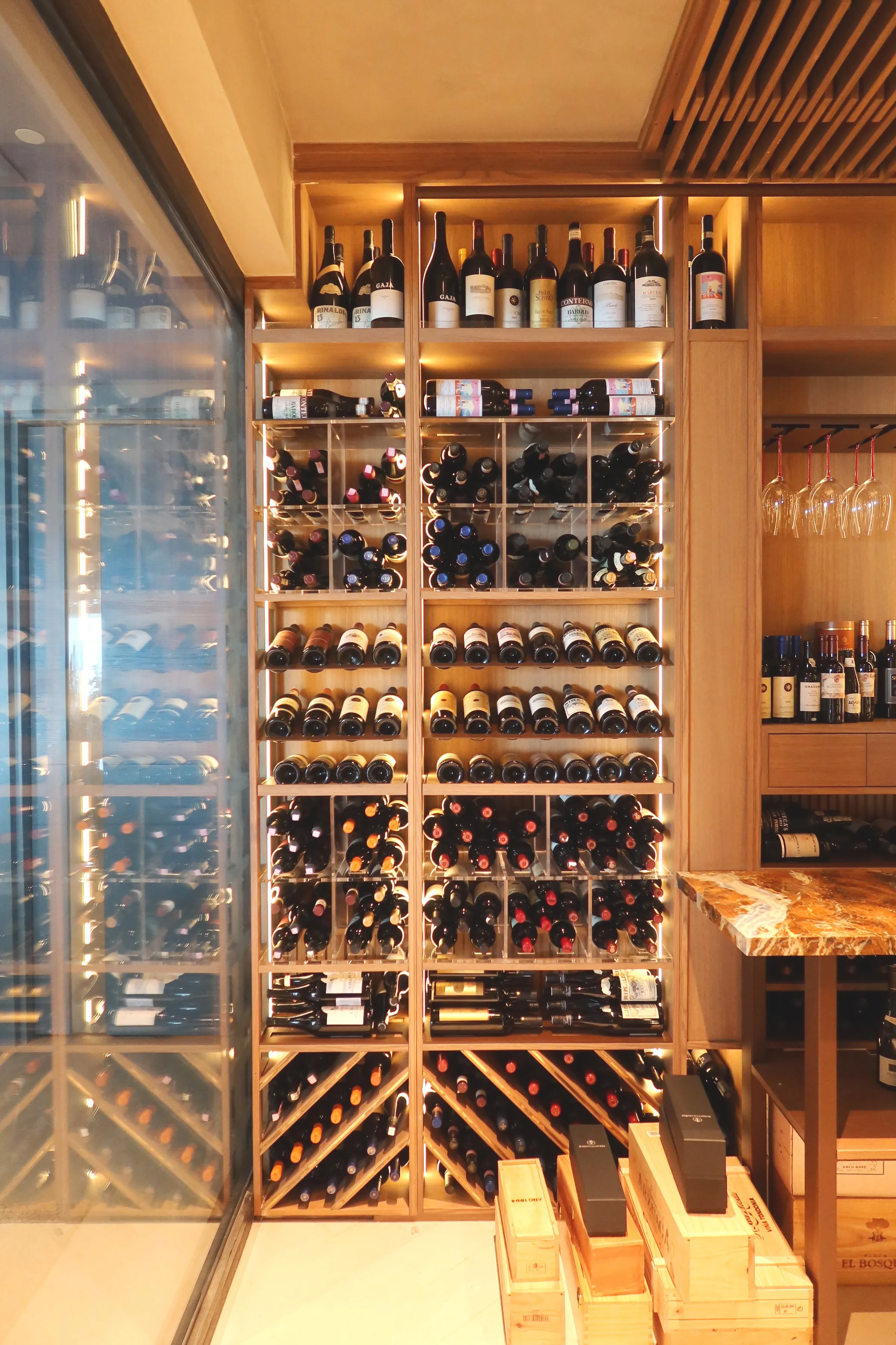 Luxury Wine Room Santo Domingo — Park Tower — photograph 5 of 5
