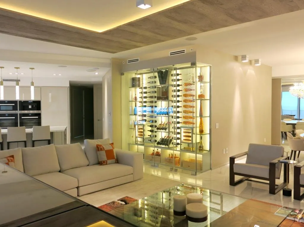 Cover photograph — Bodegas de vino modernas para el hogar: Ideas de diseño para casas en Florida