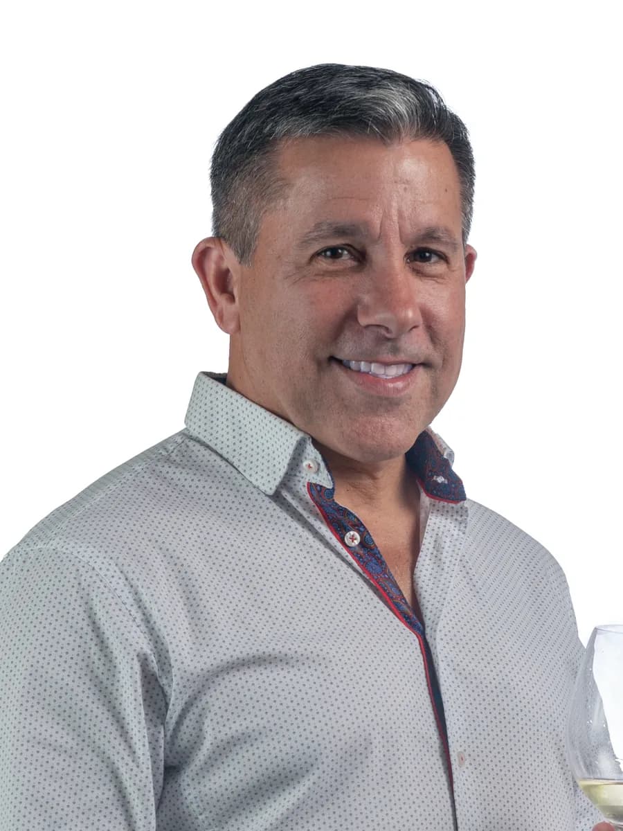 Al Fuentes, Founder, CEO & Master Designer en Dragon Cellars